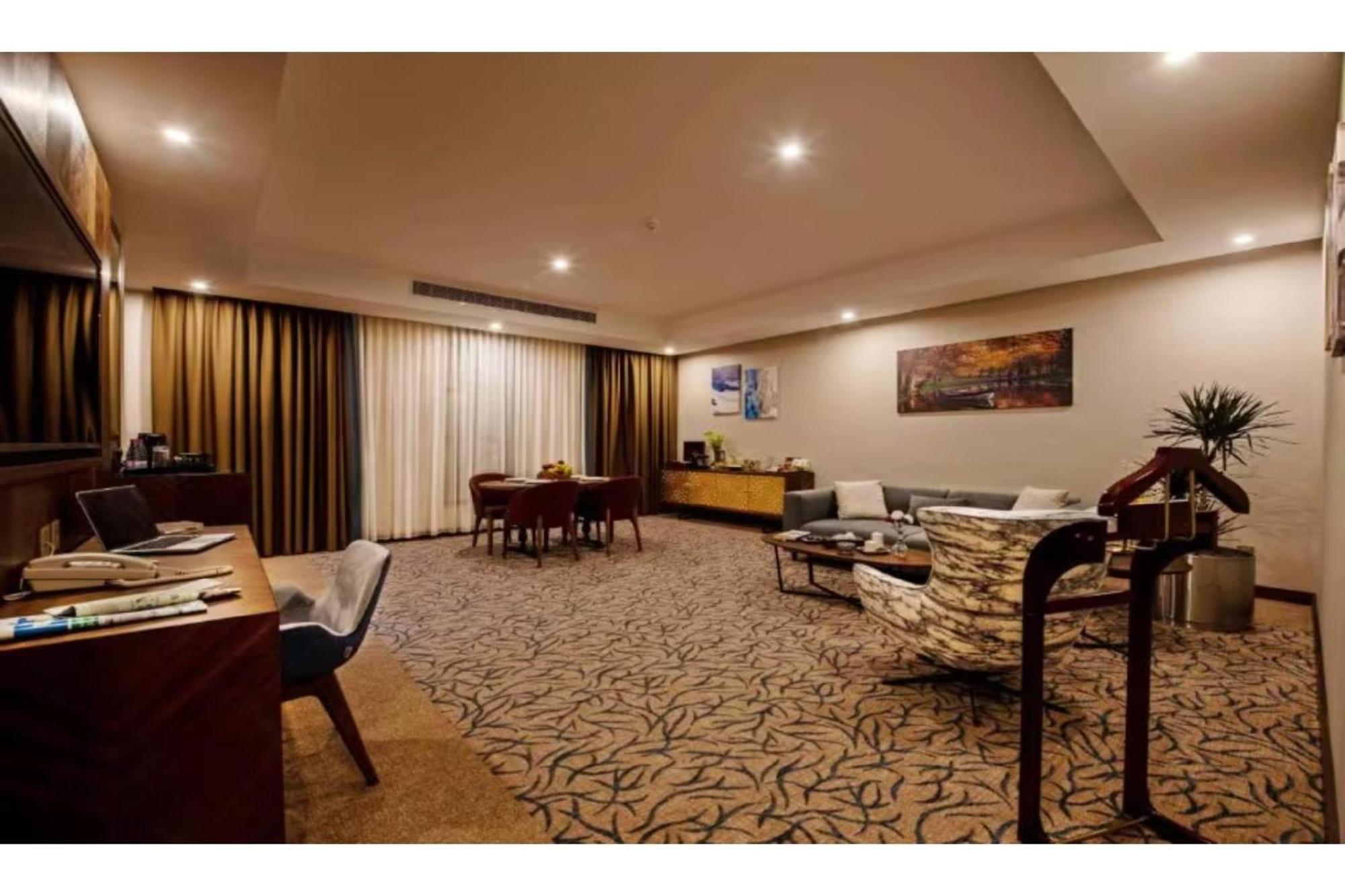 Junior Suite,1663108415:JPEG